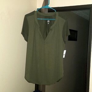 SoHo Jeans/New York & Co Army Green Dressy Tee